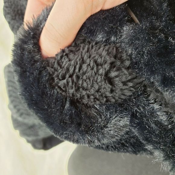 Frye NWT Fuzzy Pom Pom Cable Knit Home Sock - Picture 5 of 7